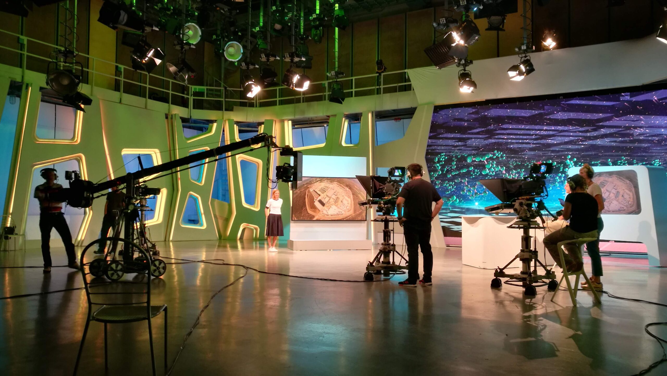 CAUGHT BETWEEN TWO FIRES: REPORTING ON SCIENCE